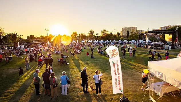 Karşıyaka'da çifte festival