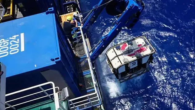 Kayıp denizaltı uzaktan kumandalı araçlarla aranıyor