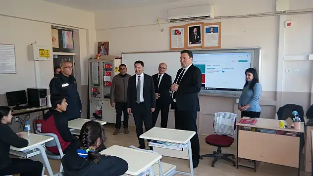 KAYMAKAM VE MİLLİ EĞİTİM MÜDÜRÜNDEN OKUL ZİYARETİ