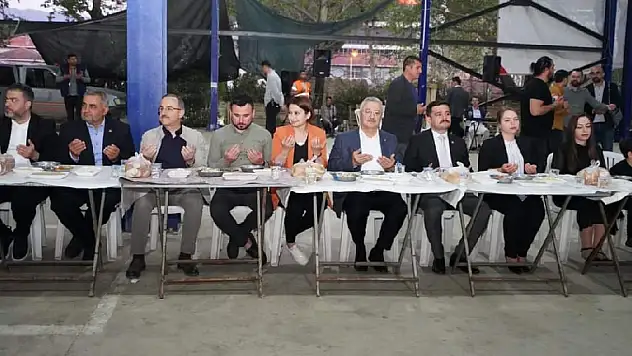 Kiraz Belediyesi iftar yemeği programı düzenledi