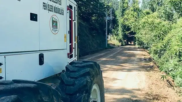 Kiraz Belediyesi'nden Sarısu Mahallesi'nde Yol Tesviye ve Şarampol Çalışması