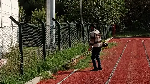 Kiraz Belediyesi'nden Stadyum Çevresi ve Şemsiler Mahallesi'nde Çevre Düzenleme Çalışması