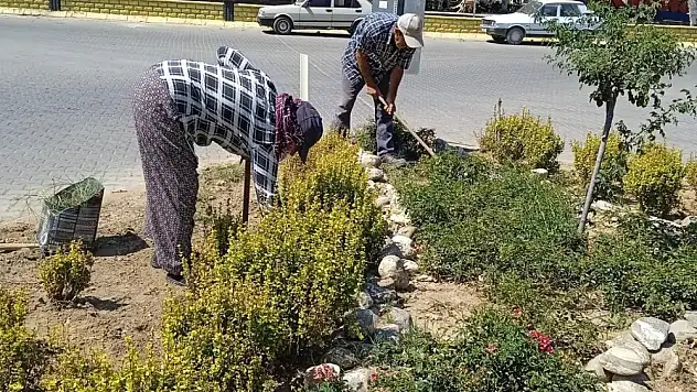 KİRAZ BELEDİYESİ'NDEN MENDERES BULVARI'NA TEMİZLİK