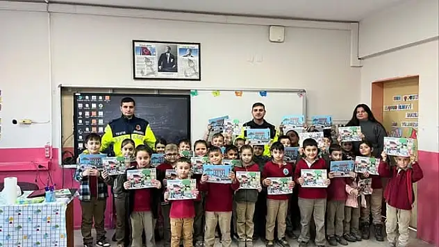 Kiraz'da İlkokul Öğrencilerine Trafik Güvenliği Eğitimi