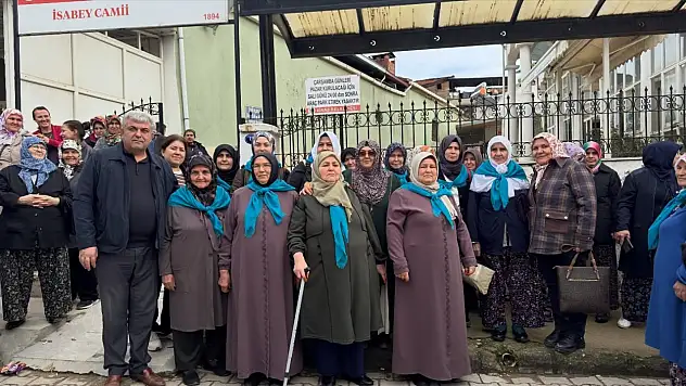 KİRAZ'DA UMRE YOLCULARI DUALARLA KUTSAL TOPRAKLARA UĞURLANDI