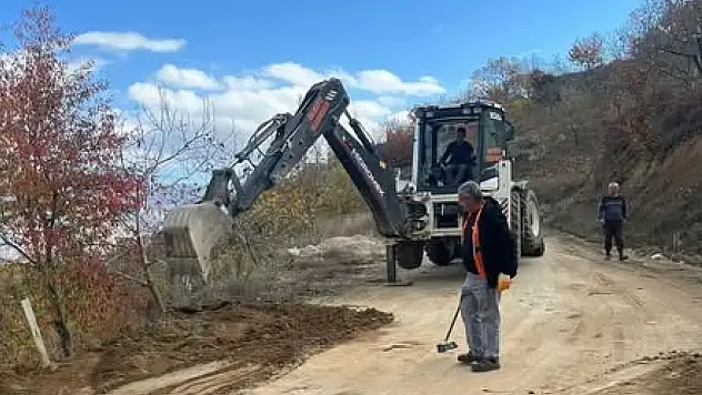 Kiraz'da Yollara Yeni Dokunuş: Kayadibi'ne Asfalt Yama Çalışması