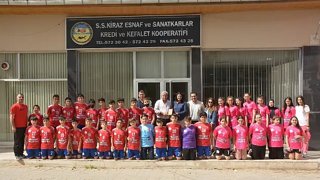 Kiraz Ortaokul öğrencileri Büyükşehir Belediyesi Kiraz Yerel Hizmetler Birimini ziyaret etti