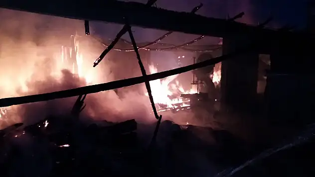 Kiraz Sanayi Girişinde Ağaç Doğrama Atölyesinde Yangın Çıktı
