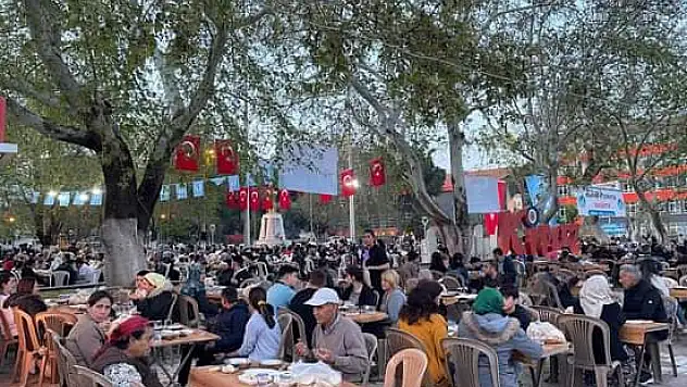 Kiraz Ülkü Ocağı'ndan 4 bin kişilik iftar organizasyonu