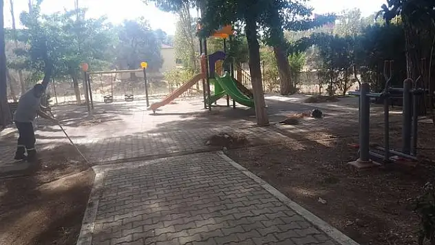 Koru Oteli Oyun Parklarında Temizlik ve İlaçlama Çalışması