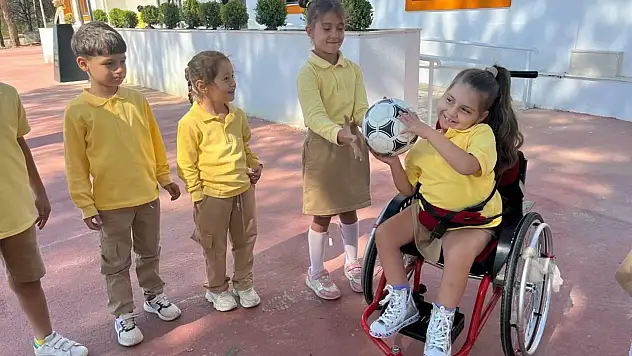 Küçük Defne'nin Büyük Başarısı: SMA'yı Yendi, Şimdi Okul Yolunda!