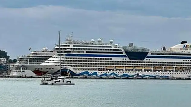 Kuşadası’na turist gemileri gelmeye başladı