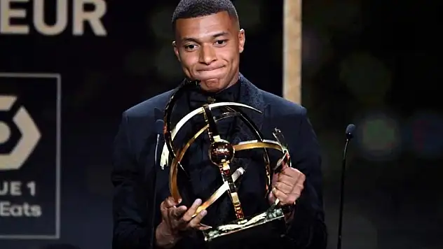 Kylian Mbappe, Ligue One'da üst üste 4. kez sezonun 'en iyi oyuncusu' seçildi