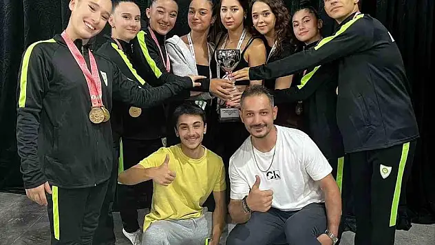 Manisa BBSK'dan Aerobik Cimnastik Şampiyonasında 5 madalya 1 kupa