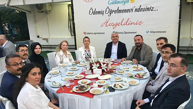 MANİSA VALİ YARDIMCILIĞINA ATANAN KAYMAKAM FATİH AKSOY İÇİN VEDA YEMEĞİ DÜZENLENDİ