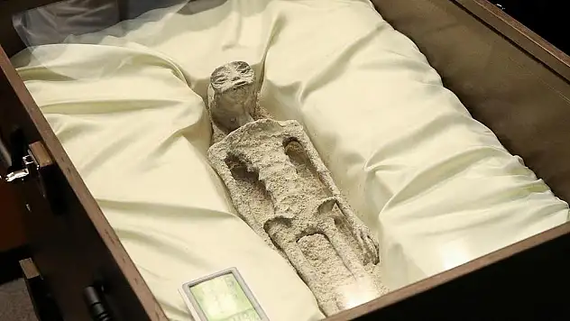 Meksika Kongresi’nde sergilenen uzaylı cesetleri krizi