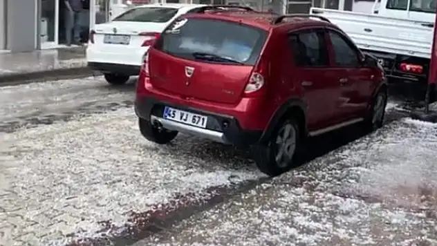 Menemen’de beklenmedik dolu yağışı