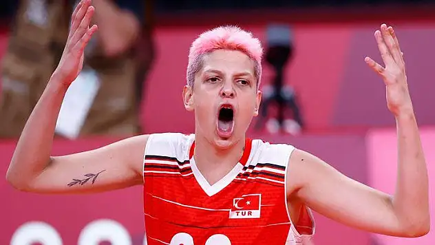 Milli voleybolcu Ebrar Karakurt ile başkan arasında kavga