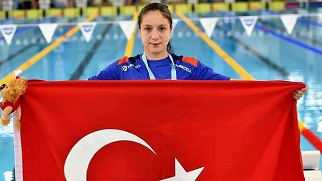 Milli yüzücü Merve Tuncel gümüş madalya kazandı