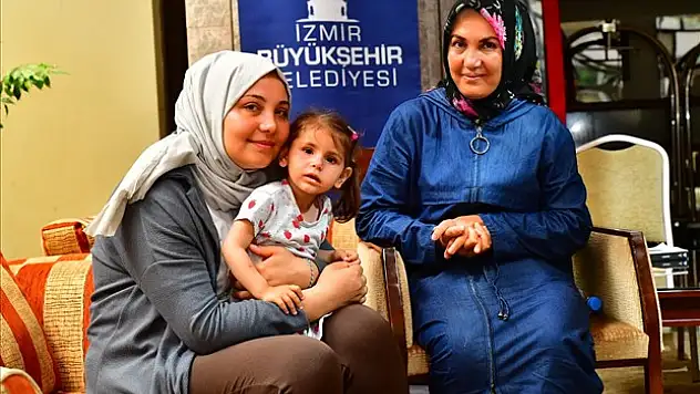 Minik depremzede Öykü tedavisi için İzmir’e geldi