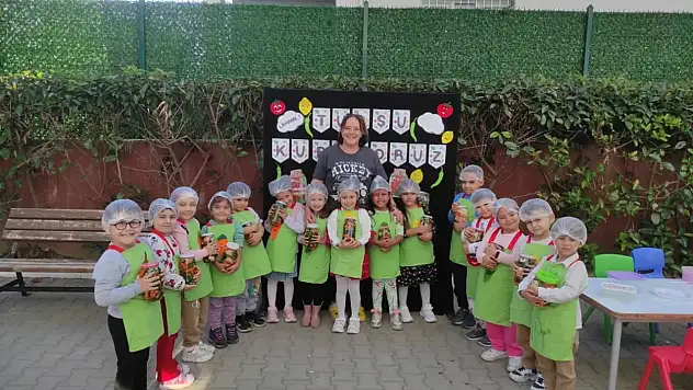 Minik Eller İş Başında: Tire'de Öğrenciler Kışa Hazırlanıyor