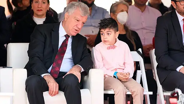 Narlıdere Belediye'sinde koltuğa minik Kerem geçti