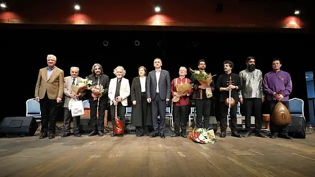 Narlıdere’de İran ezgileri depremzedeler için seslendirildi