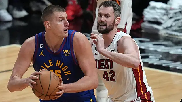 NBA finallerinde Denver Nuggets seride öne geçti