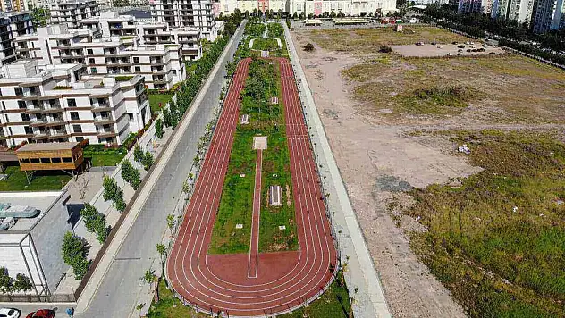 O park, yılda binlerce Karşıyakalıyı atletizm ile tanıştırdı