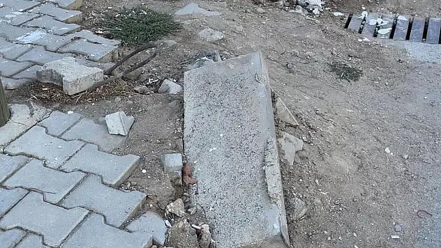 ÖDEMİŞ HÜRRİYET MAHALLESİ BEŞGÖZ CADDESİ KALDIRIMLAR YÜRÜNEMEZ HALDE