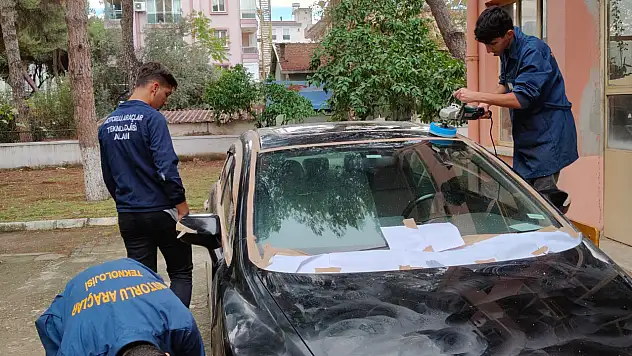 Ödemiş Mesleki Lisesi Öğrencileri Oto Boya Eğitimi Alıyor