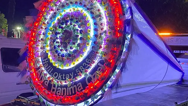 Ödemiş'te Dev Çiçek Buketiyle İlginç Bir İlk Gerçekleşti