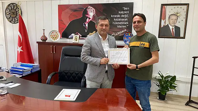 ÖDEMİŞ'TE 'EFELER YOLU GASTRONOMİ GÜNLERİ'NE KATKI SUNAN HARUN YOLAÇAN'A TEŞEKKÜR BELGESİ