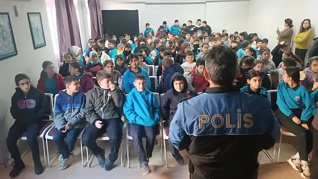 ÖDEMİŞ'TE ÖĞRENCİLERE GÜVENLİ İNTERNET EĞİTİMİ