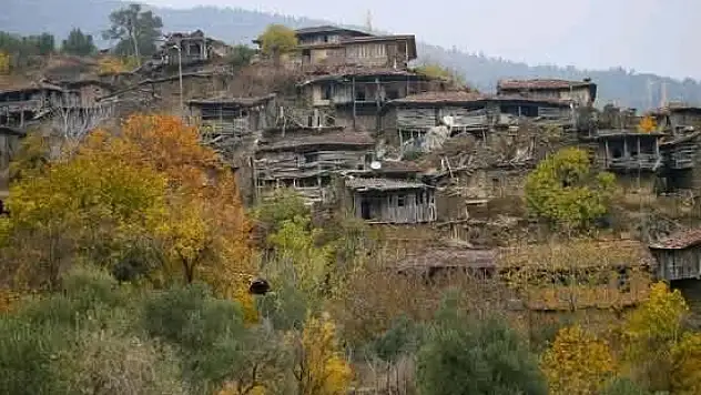 Ödemiş'te Orman Yangını Kontrol Altına Alındı, Tarihi Lübbey Köyü Yangından Etkilenmedi