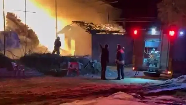 ÖDEMİŞ'TE SAMANLIK YANGINI