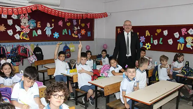 Ödemiş'te Yeni Eğitim Yılı Zafer İlkokulu'nda Açıldı