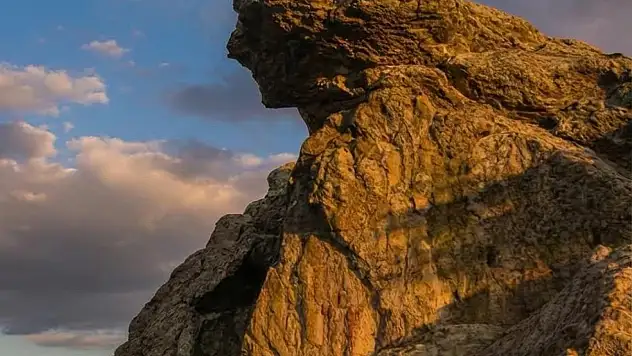 ÖDEMİŞ'TE YOLDAN GEÇEN DURUYOR