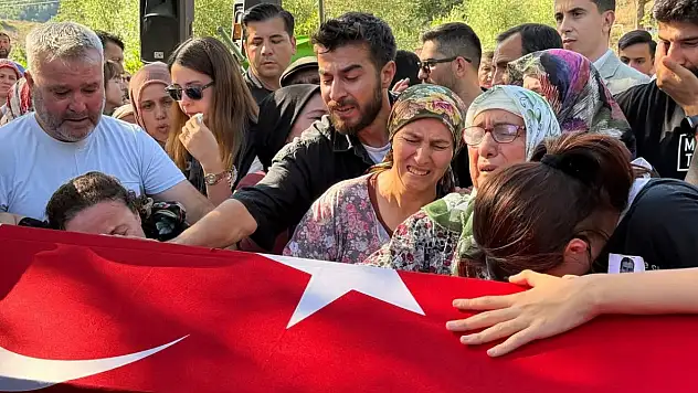 Ödemiş'teki Orman Yangınında Şehit Olan Ragıp Şahin Son Yolculuğuna Uğurlandı