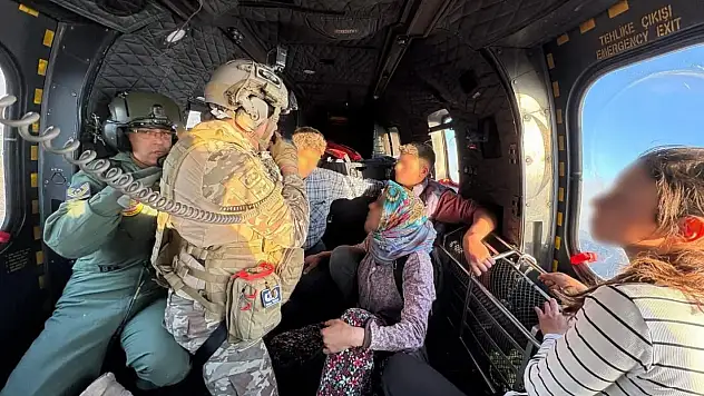 Ödemiş Tosunlar Köyü'nde Mahsur Kalan Aile Askeri Helikopterle Kurtarıldı