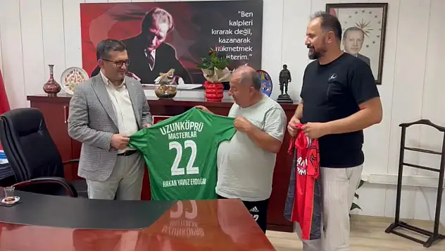 Ödemiş ve Uzunköprü Masterler'den Kaymakam Erdoğan'a Hatıra Forması