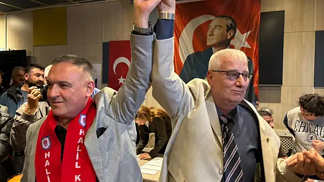 ÖDEMİŞLİ ŞOFÖRLER TAHİR SİLAY'DAN VAZGEÇMEDİ