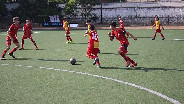 Ödemişspor U-12 mücadelesinde Bayındırspor U-12 takımını 4-2 yendi