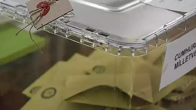 Oy kullanma işlemi sırasında kalp krizi geçiren kişi yaşamını yitirdi