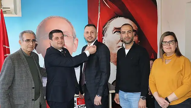 Özefe Turizm Sahibi Özden’e CHP Rozeti