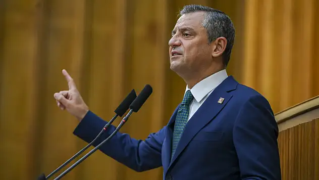 Özgür Özel'den Çerçioğlu Yorumu: 'Olmaz Olsun Böyle Aydınlanma'