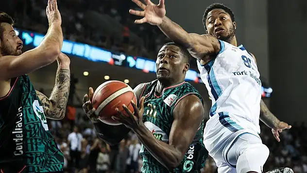 Pınar Karşıyaka seriyi eşitledi