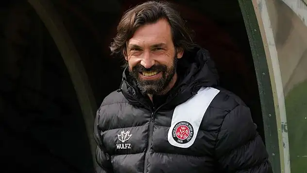 Pirlo’dan sürpriz karar: Futbolcu olarak sahalara geri döndü!