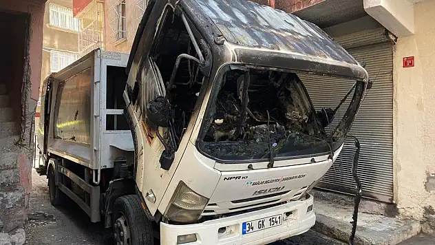 Pkk yandaşları belediye aracını yaktı