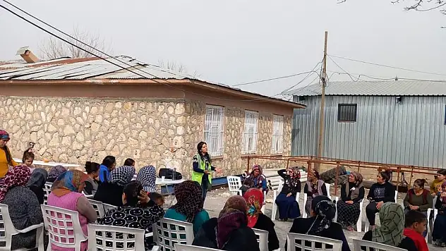 Psikolog Topaloğlu depremzedelerin tercümanı oldu: Ağlayacak alanları bile yok